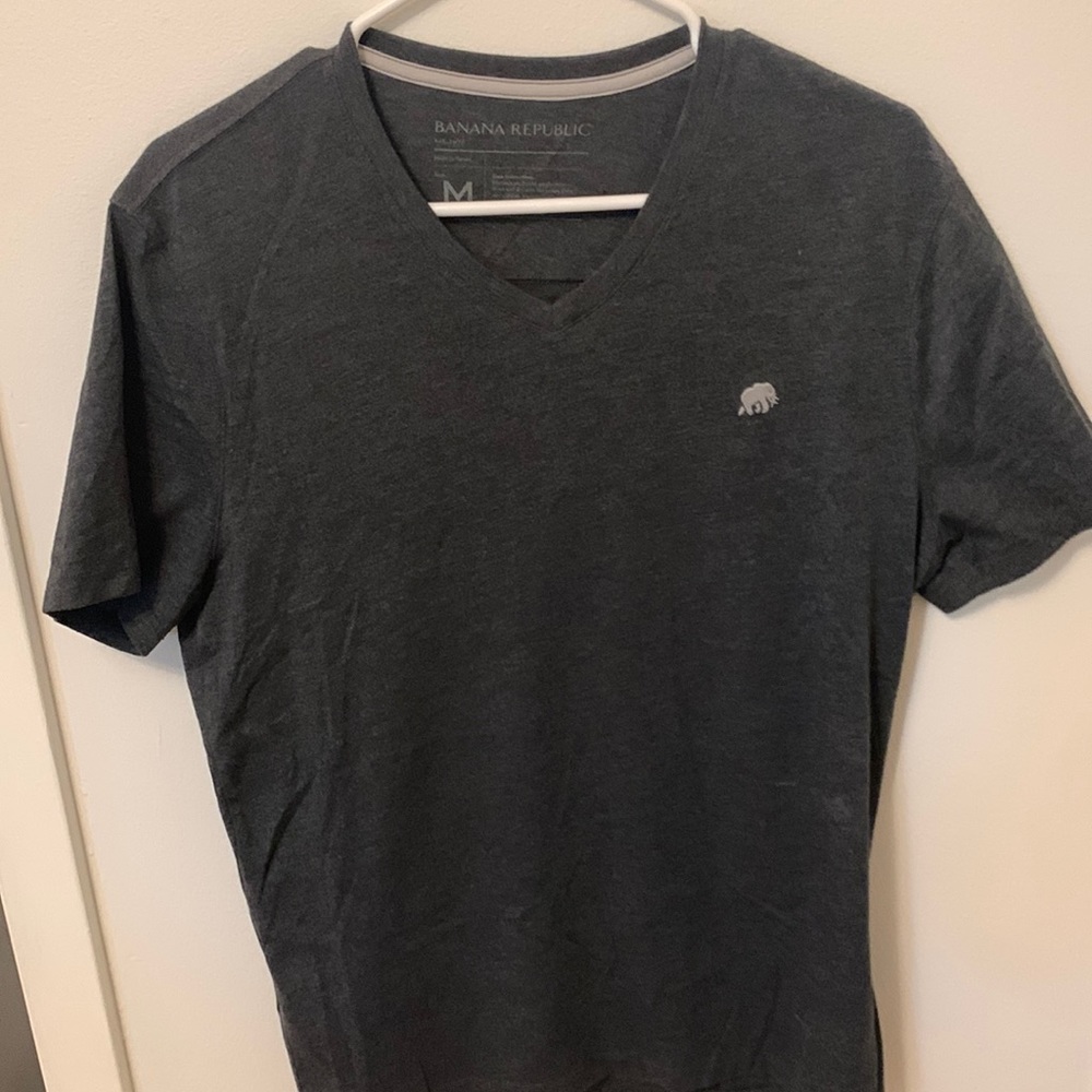 Men’s medium Banana Republic V-neck shirt. Only worn once